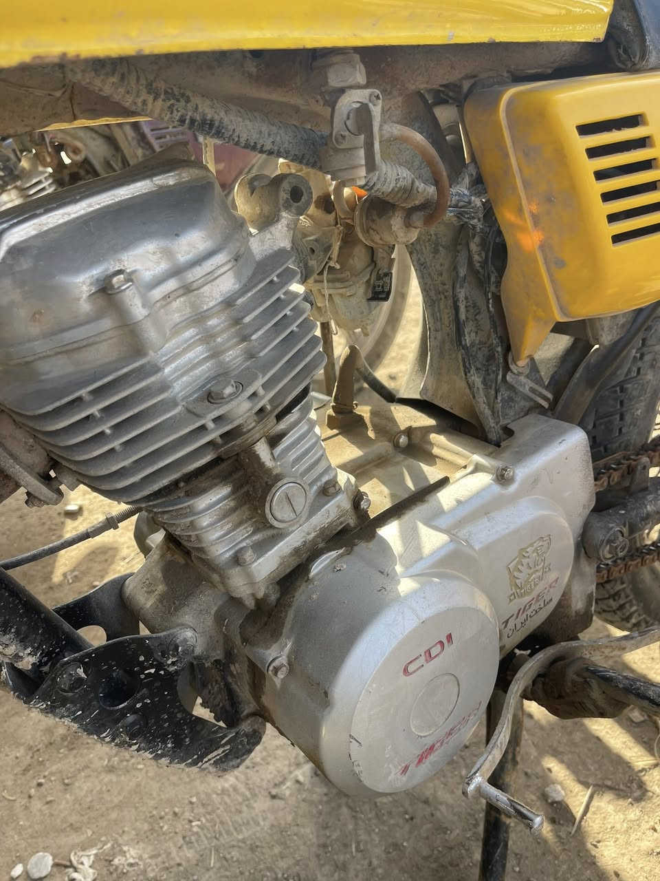 سلام عليكم مكلف دراجه للبيع محرك تايكر موديل ٢٠١٧. بدون اوراق دراجه شغالة وخير من الله ١٦٠ قفل 
***********
