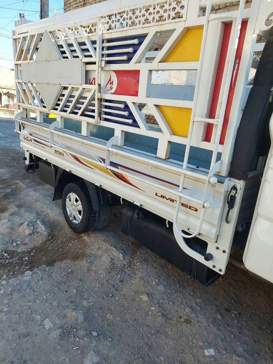 السلام عليكم كيا ٢٧٠٠ نثية موديل 2024 السيارة مال بيت جديدة بمعنى الكلمة ومكفولة من كل شيء حتى الشخط السيارة رقم بغداد بأسمي وماشية 4363 يعني زيرو السعر 174 ورقة
مكان السيارة بغداد التاجي
*********** هذا الرقم بي واتساب
