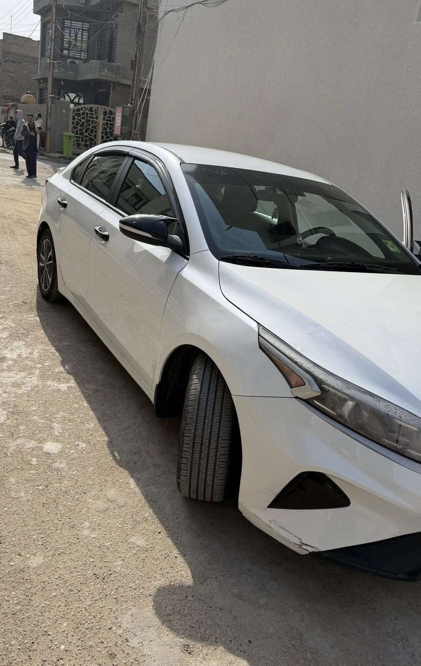 السلام عليكم 
فورتي للبيع 23 ماشيه 65 الف كيلو 
مواصفات عاديه 
رادار كامره شاشه 
حادثها كما موضح بلصور  مابيها اي قطعه صبغ 
البنيد بارد والحوض راجع بارد بدون ايرباك 
رقم الهاتف    
***********
 متوفر اتصال وواتس اب 
السعر 165  وبيها مجال
