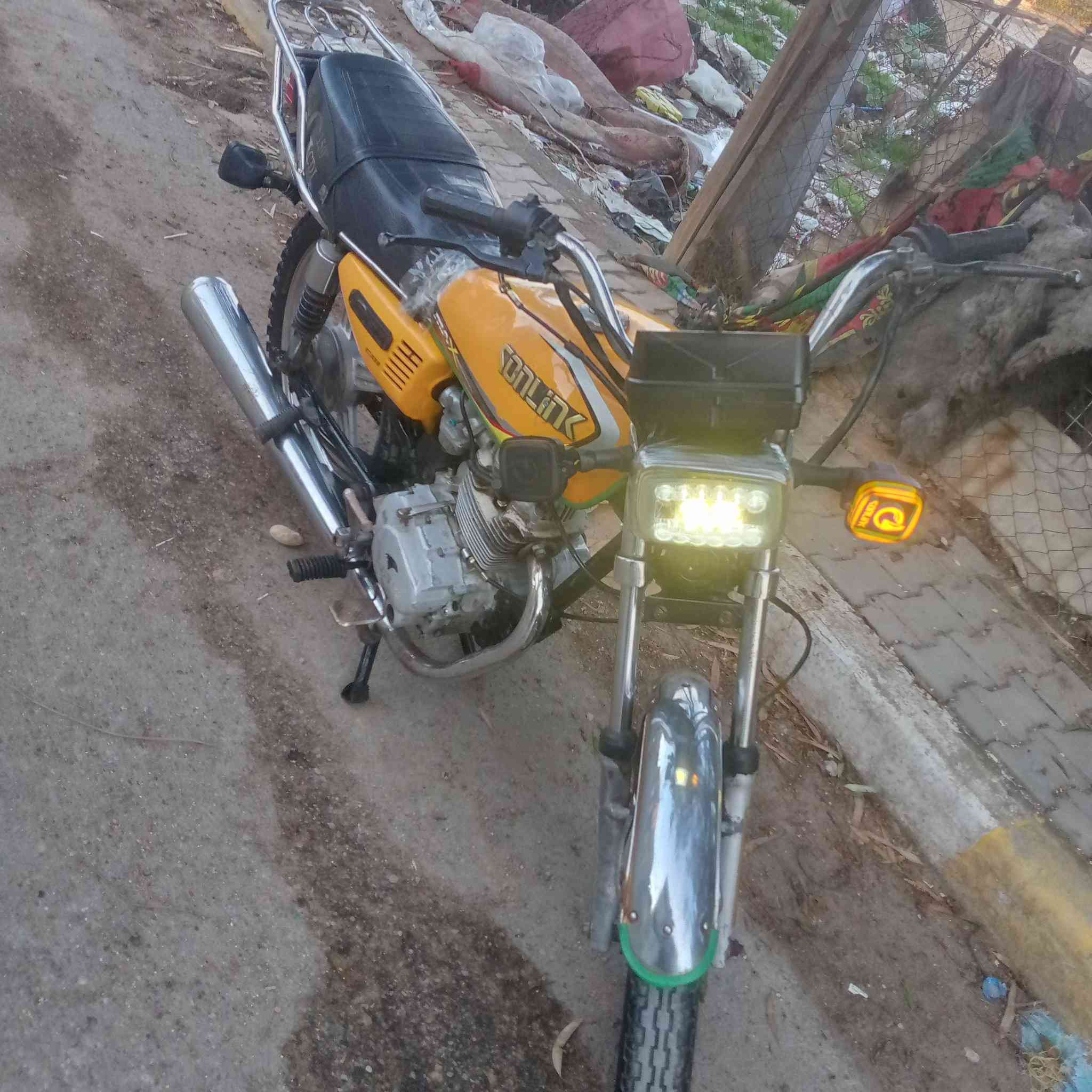 سيفان موديل 22 
مكينة نظيفة شلعه معدل 
كهربائيات كلها شغاله 
بغداد الحسينيه ***********
370
