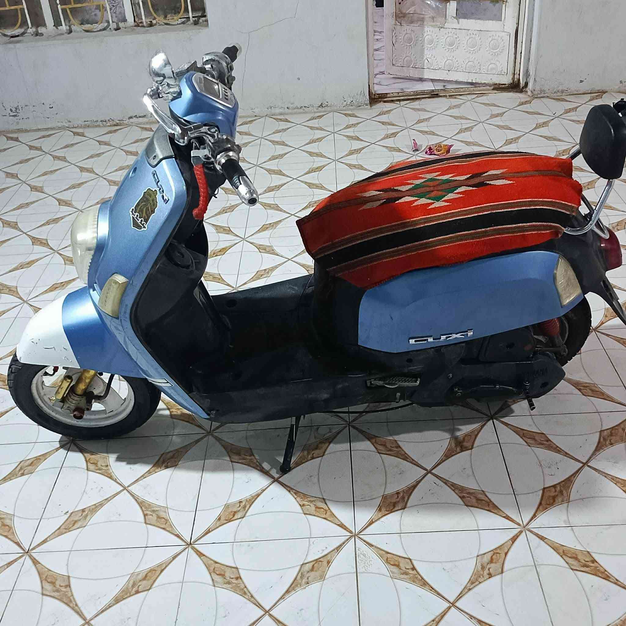 بوليسي نوزل ام الهندر مكينة مفتوحة قبل ١٠ ايام جفتتها
الدراجة بيها مشكلة بسيطة من اطفيها تعطل بالتشغيل يعني تاخذلها ١٠ دقايق يله تشتغل سعرها ٣٥٠ مكاني 
أبو صخير 
***********
ماسنجر ماعندي بس واتساب
