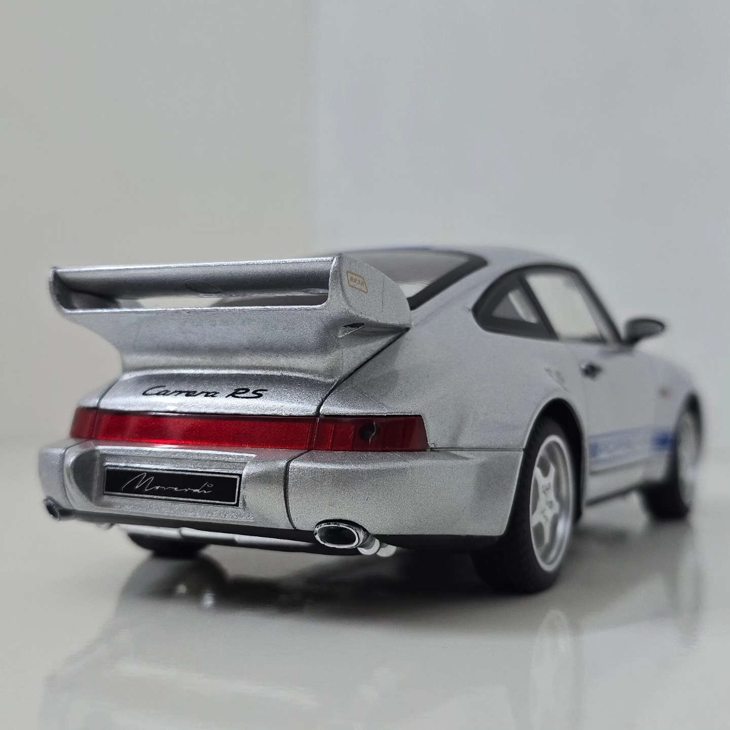 Porsche 911 Carrera RS 🚘
مجسم سيارة حجم 1:24 
تفتح كامل أبواب بنيد صندوق
إضاءة + صوت
السعر : 15 الف
توصيل متوفر لجميع أنحاء العراق 🇮🇶📦


**إذا كنت صاحب هذا الإعلان وتريد حذفه لأي سبب، رجاءا أرسل رسالة إلى الدعم الفني**
