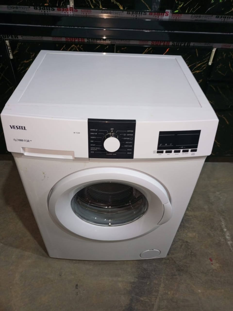 غسالة تماتيك ماركة فستل تركي ٨كيلو نضافة فول للبيع *********** السعر ١٢٥ الف واتساب *********** مع التوصل
