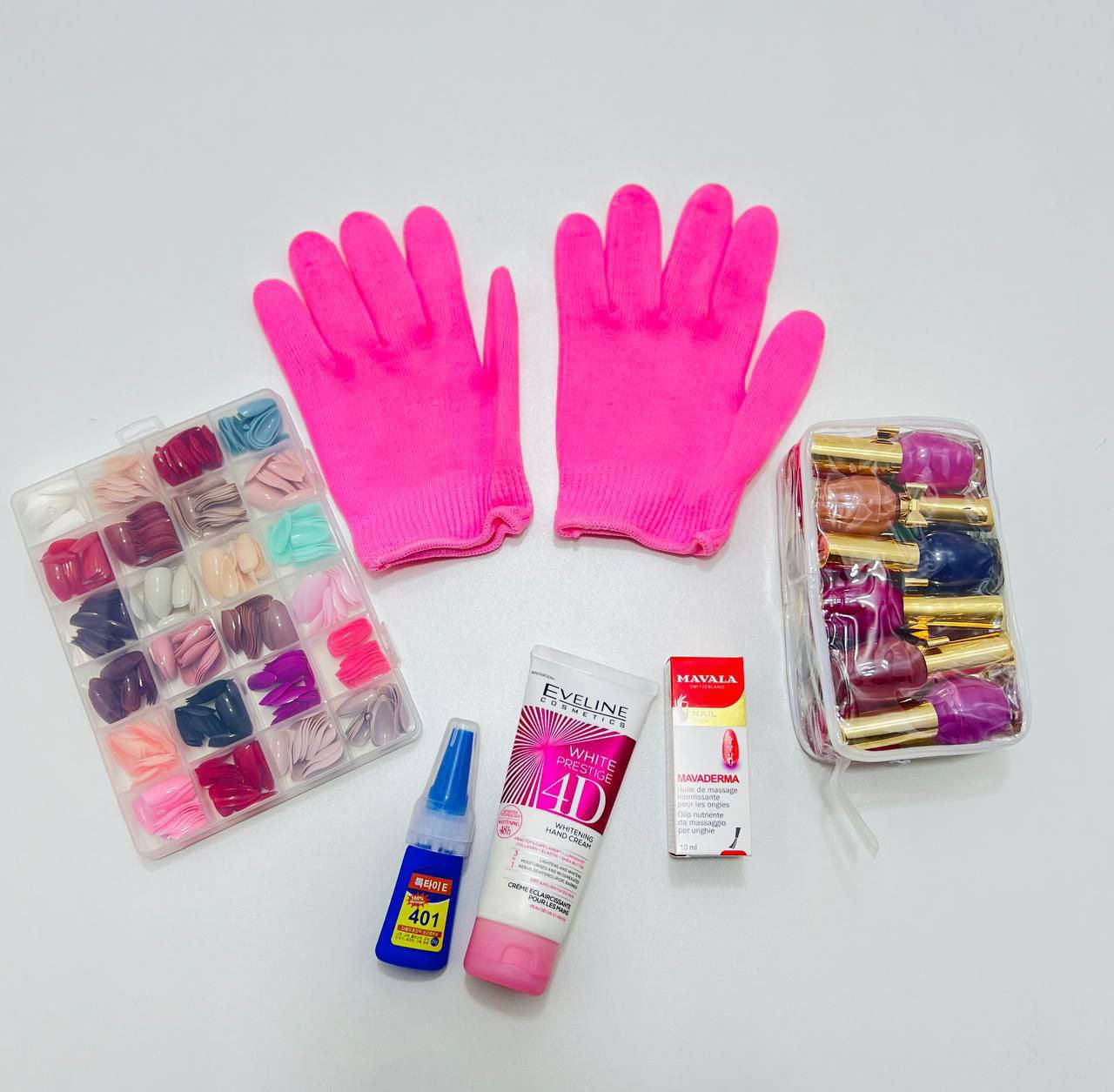 عرض بكج العناية المتكامل باليدين والأظافر 
بكج يوفّر عليچ وقت الصالون ويعطيچ نتيجة من البيت 

 تفاصيل ومحتويات الباكج:

قفازات جل مغذية
– تحتوي على مواد مرطبة
– تنعم اليدين وتعالج الجفاف
– تساعد على تفتيح وتوحيد لون البشرة مع الاستخدام

 أظافر جاهزة بأشكال وألوان متنوعة
– خفيفة ومريحة بالاستخدام
– تعطي شكل أنيق وفوري
– مناسبة لكل المناسبات

غراء أظافر قوي وثابت
– تثبيت ممتاز
– سهل الاستخدام
– يدوم لفترة طويلة بدون ما يضر الظفر

 مناكير ألوان فاخرة
– ثبات عالي ولمعة حلوة
– تغطية ممتازة من أول طبقة

كريم Eveline White Prestige 4D لليدين
– يرطب بعمق
– يساعد على التفتيح
– يقلل التصبغات ويوحّد لون اليدين
– ملمس ناعم بدون دهنية

 زيت Mavala لتغذية الأظافر
– يقوّي الأظافر الضعيفة
– يمنع التكسر والتقصف
– يغذي الجلد حول الظفر ويعطي مظهر صحي

عناية كاملة بدون صالون

 الكمية محدودة
توصيل لكل المحافظات
 للحجز راسلينا خاص
@إشارة


**إذا كنت صاحب هذا الإعلان وتريد حذفه لأي سبب، رجاءا أرسل رسالة إلى الدعم الفني**