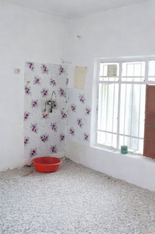 السلام عليكم 
بيت للبيع  في الطهمازيه شارع الربضه قريب ع الشارع العام  مقابيل البستان المساحه 160 م غرفتين نوم وهول وكليدور واستقبال ومطبخ داخلي وخارجي  وصحيات وغرفه بالطابق الثاني ترهم مخزن وحوش وحديقه  مع تانكي مأسس ع البيت كله وماطور ماء ومغسله عقارات دوله السعر 45 وبي مجال للاستفسار اكثر اتصل ع الرقم ‏‪***********‬‏
