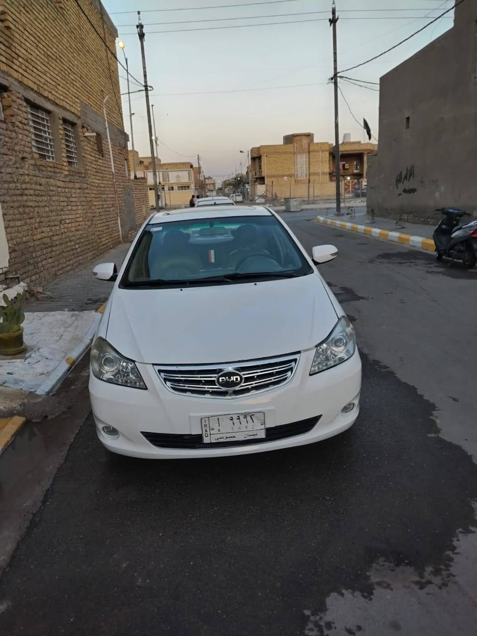 بيوايدي الفين13جي3 فول فول موصفات فتحه وشاشه سياراه حلوه ونصبته تخبل بس بيه تنقيص بلدهن لا تبخير ولا دخان بس تنقص دهن بيه4 تايرات بلجيس قبل شهر شادهن  ويل اسود بلجيس سياره خير من الله مال جناي سياره رقمه ميسان ورقم مميز حلوه سياره مكانه واسط الكوت المركز ابو التحويل من الكوت هم الرجال يريد يحول والسعر50 وبيه مجال لشراي اي استفسار انتصل على رقمي***********
