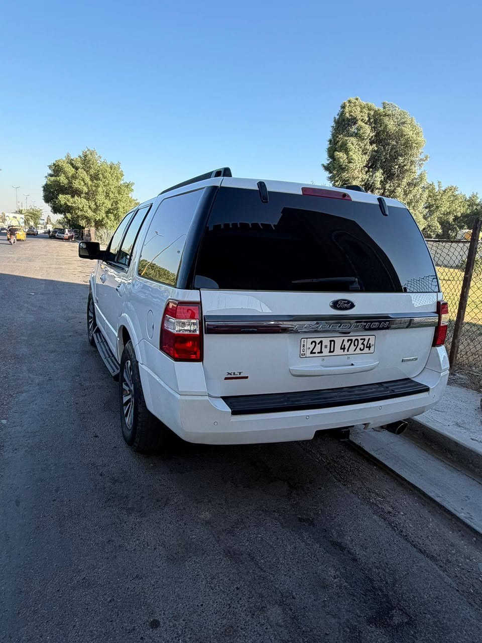 فورد اكسبدشن موديل ٢٠١٧
داخلة كلين وهنا صار بيها حادث بابين تبديل 
محرك ٢٥٠٠ توين تيربو
فتحة سقف
حساسات
شاشة تيسلا اني شادها ب ٨٠٠ دولار
عدسات LED اني مغيرهن ب ٥٠٠ دولار
تخم تاير اخو الجديد هم قبل فتره مبدلة
قبل شهر مسويلها ادامة شامله 
السيارة كاملة ومابيها اي نقص
السعر ١٧٥ والمجال بسيط
للتواصل *********** ( واتساب )

