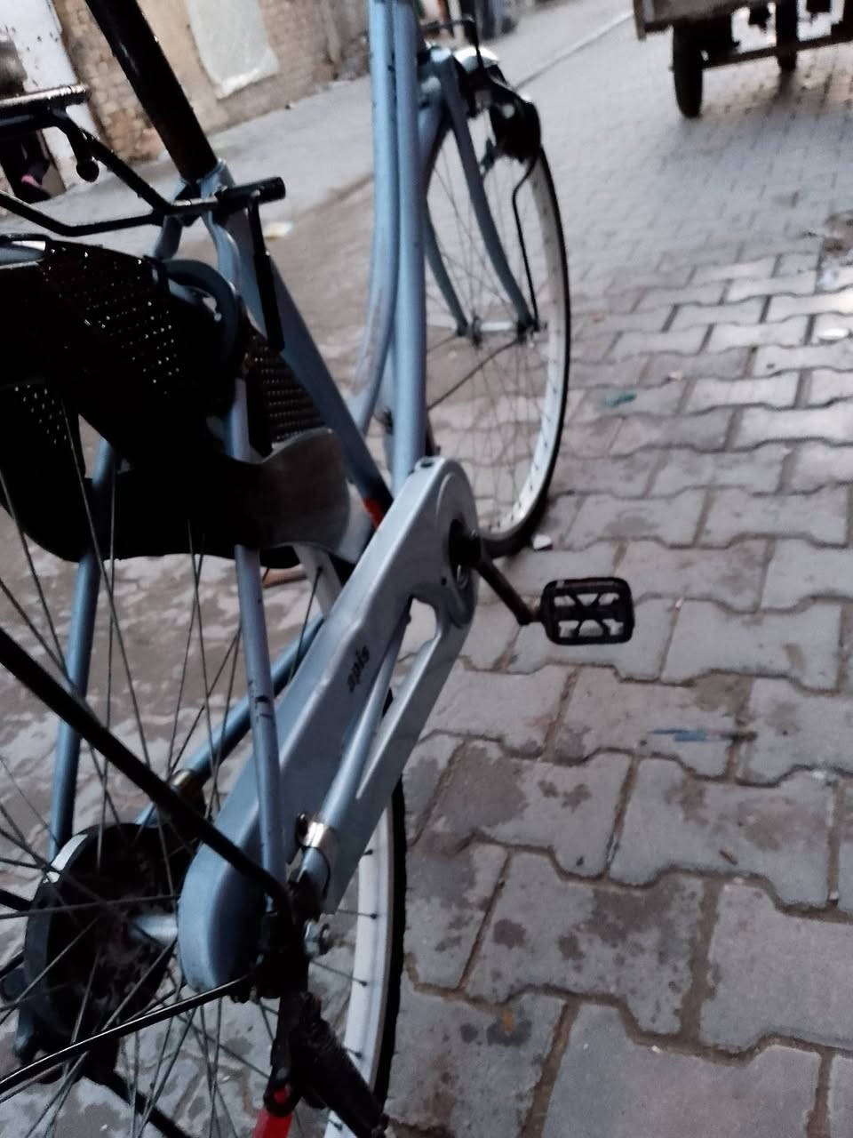 سلام عليكم بيسكل بناتي جديد مستعمل قليل الحجم 26 المكان بغداد الشعله السعر 80 وبي مجال حك الجيه الرقم ***********
