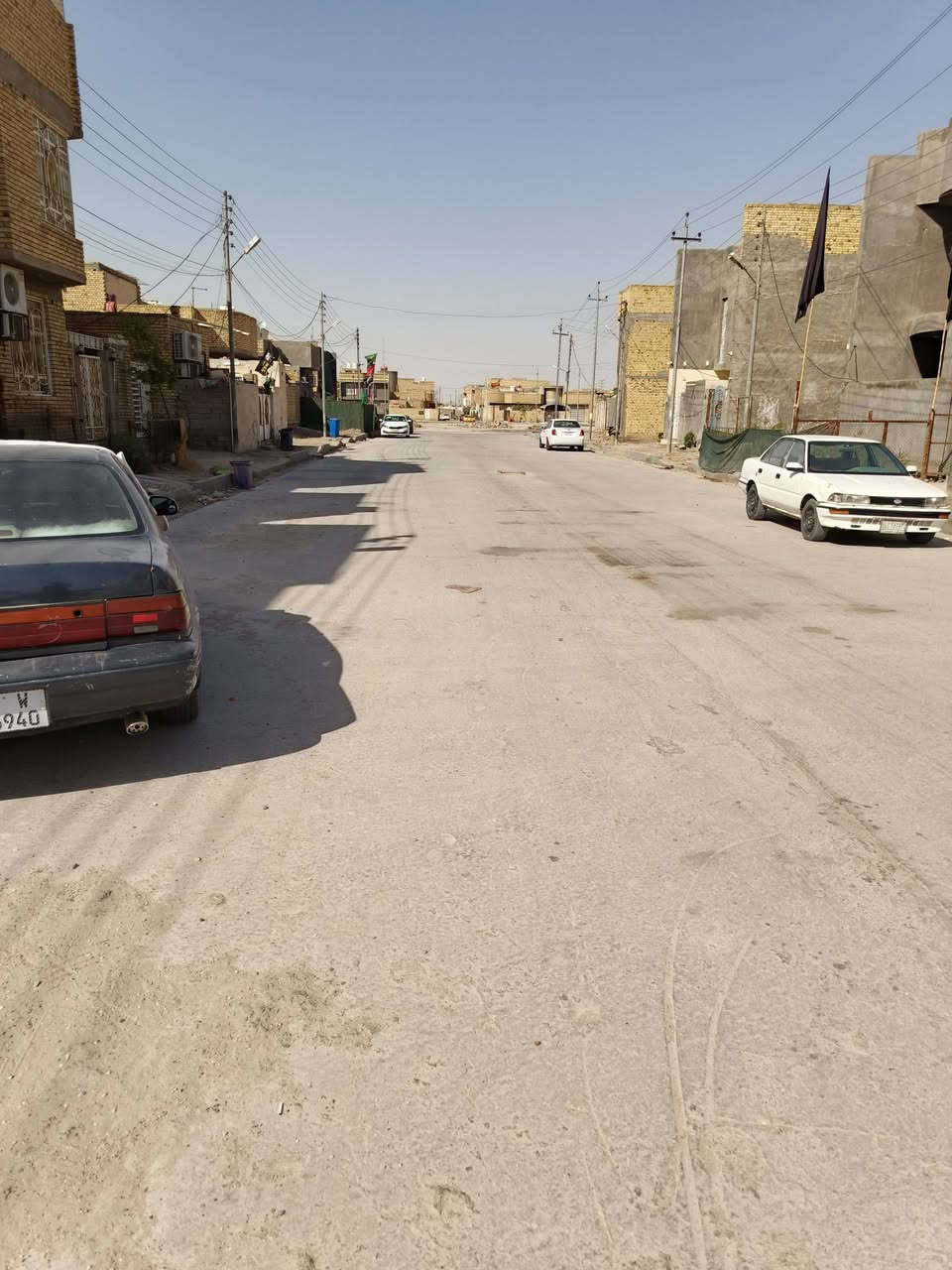 اللهم صل على محمد وال محمد
المنزل للبيع مساحته 200 متر 
طابقين كونكريت بناء حديث 
( بناء البيت كامل ما عدا اخر البيت 
الطابق الثاني ما مبني ضال سطح فوك الغرفتين الجوه ... للتوضيح ) الشارع عشرين متر مثل ماتشوفون رابع بيت عن الشارع العام 
الحولي مال الاسكان 
موقع البيت الاسكان الصناعي الحولي جاي من مدرسة الحريه هذا رقمي اتصل وبيك خير وتدلل ***********
