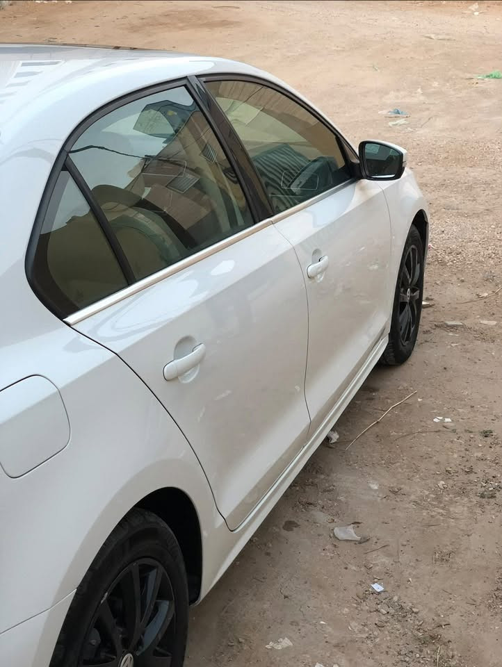 جيتا 2018  امريكي رقم كربلاء باسمي
ضرر بنيد مبدل ودعامية صبغ ماشية 90 الف مواصفات se فتحة بصمة كامرة خلفية رادارات خلفية كشنات جلد وبعد مواصفات محرك 1.4 تيربو 
للتواصل خاص او الاتصال على الرقم ***********
