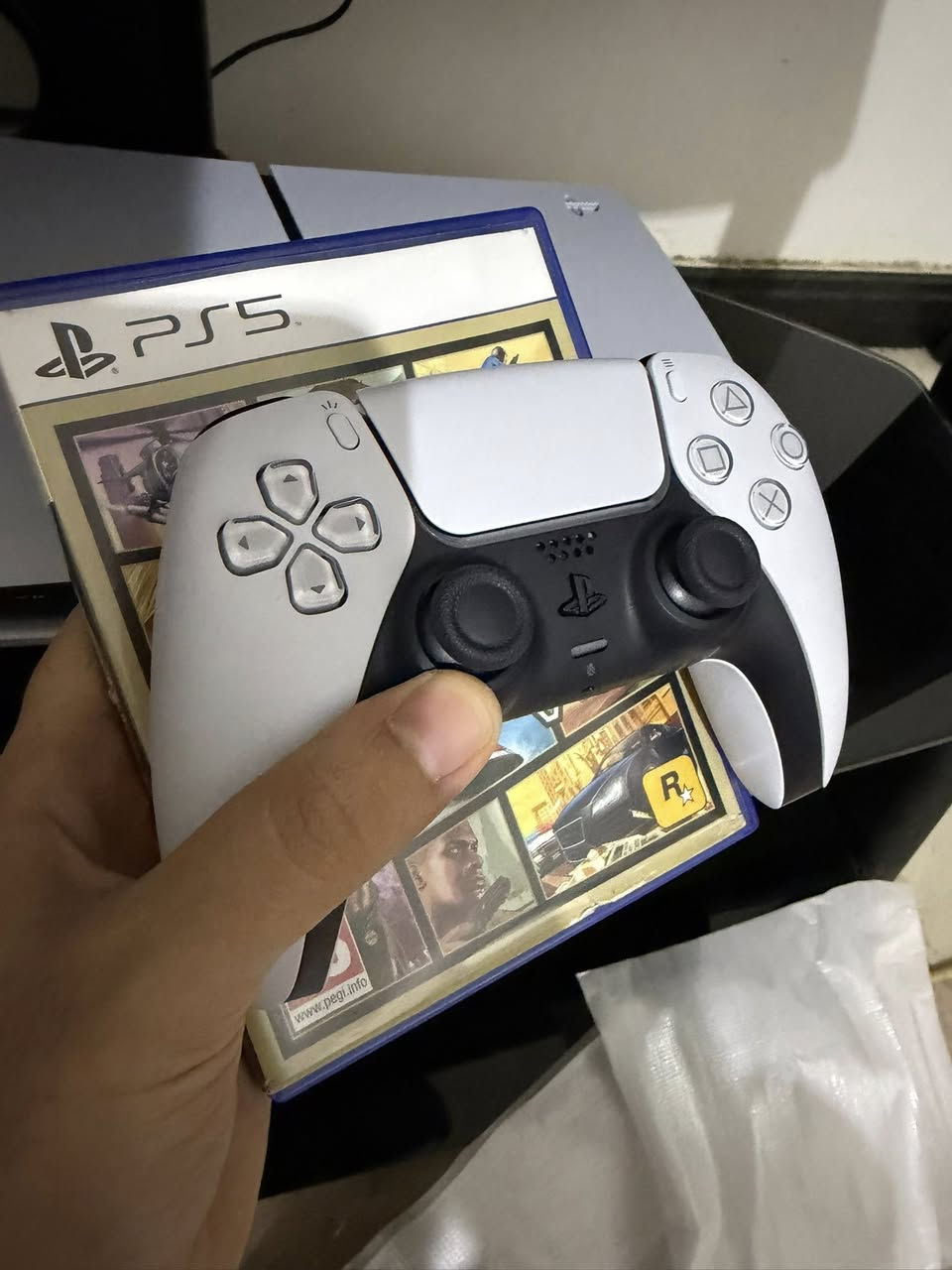 السلام عليكم بلي ستيشن 5 جهاز جديد جدا نظافه ميه بالميه تاريخ الشراء موجود بالوصل
27/2/2026 مع ubs اصلي سعره 100 الف مع حساب اشتراك سنه يتحولك بحسابك تجيني للبيت وتخلي بحسابك حساب بريميوم اعلى شي ابو 150 دولار مع قرص gta السعر مع الحساب وال ubs ب 850 الف وبي مجال جدا قليل الشراي يراسلني الجهاز صارله اقل الشهر عندي كلهن جدد


**إذا كنت صاحب هذا الإعلان وتريد حذفه لأي سبب، رجاءا أرسل رسالة إلى الدعم الفني**