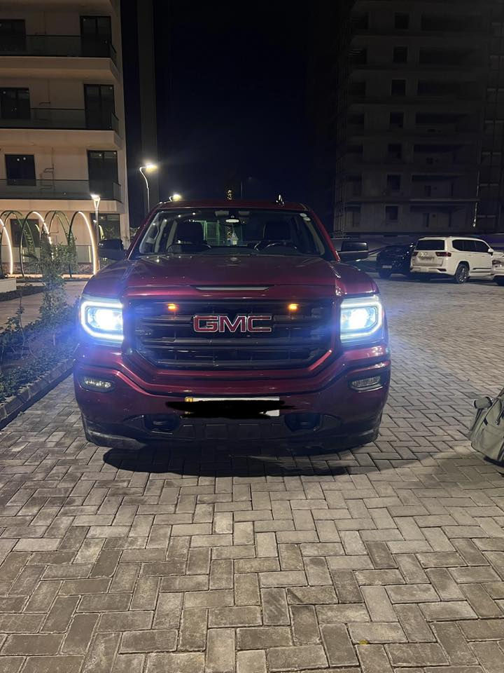 السلام عليكم 
جي ام سي سييرا موديل ٢٠١٧ ماشيه ٢٣٥ الف لون ماروني رقم اربيل باسمي سلايد محرك ٨ سلندر ٥٣٠٠ باب طويل بدي قصير صبغ  جاملغ جهه السايق وباب الصدر والباب الخلفي وره جهه الصدر سعر شدتين 20000 الف رقم موبايل *********** مكان بغداد الكرخ متواجد واتس واتصال واني بالخدمه والله يرزق الجميع .....
