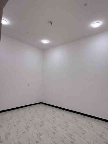 أسعد ألله أوقاتكم بكل خير🌹
اللاستفسار ***********
دار سكن للبيع
شقل درجه أولى
سنة البناء 2025

المساحه 250 م
على شارع 12م تبليط
كافت لخدمات متوفره
منطقه هدوء ومرتبه

نوع العقار طابو زراعي بأسم عراقي سند 25 
تتكاتب وي أبو لأرض مباشرةً

يتكون لبيت
كراج + حديقه
دوانيه
صاله
غرف عدد 3
مطبخ
مناور
صحيات خارجي داخلي

العنوان أبو لخصيب 
طريق سيد حامد قرب مدينه لاندلس سكنيه

سعر لبيت 130 مليون وقابل للتفاوض

اللاستفسار ***********
