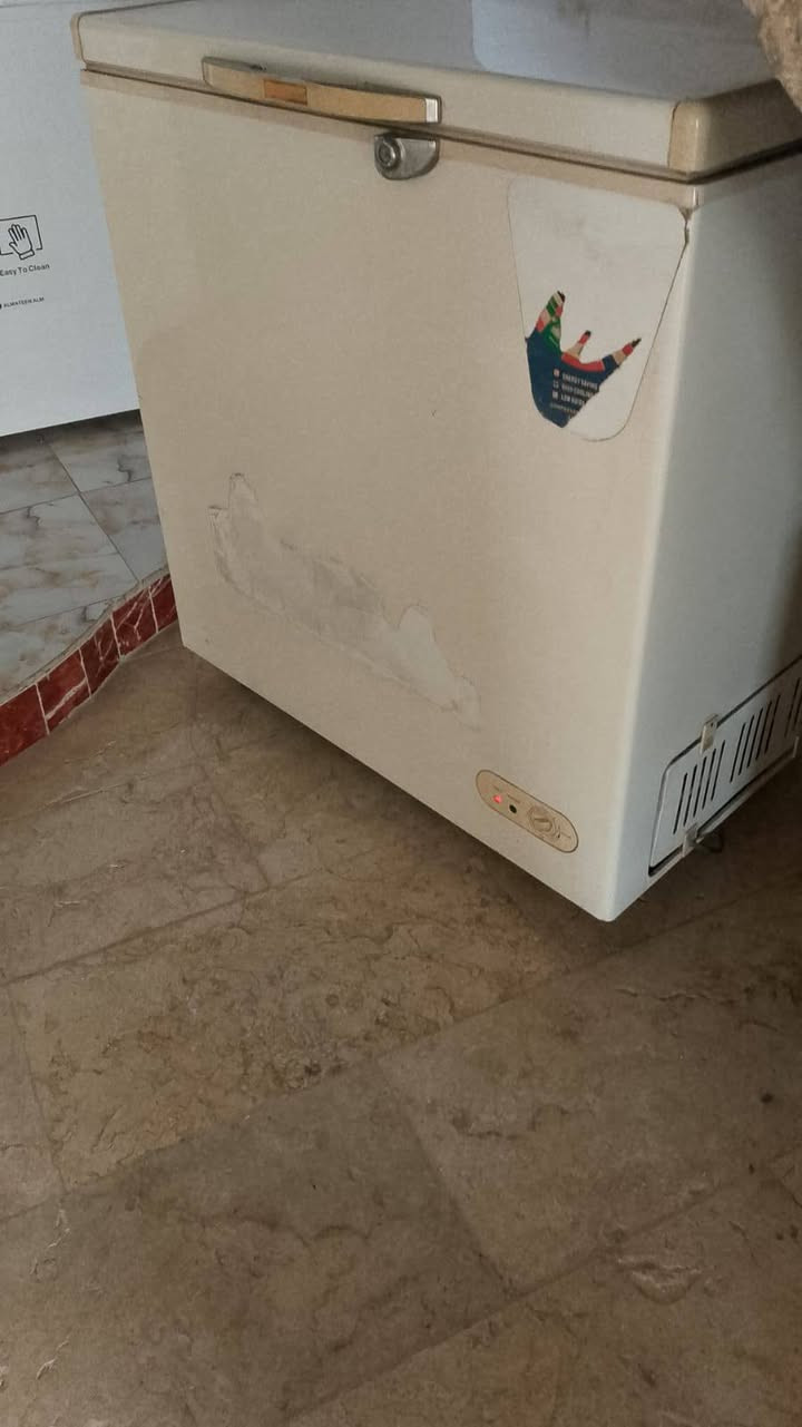 السلام عليكم مجمدة رويال تجميد مثل ما موضح بصورة ونضافة كذالك موضح بصورة للعلم ما مبدل بيهة اي قطعة 
اسعر 175
المكان كربلاء
رقم الهاتف ‏‪***********
