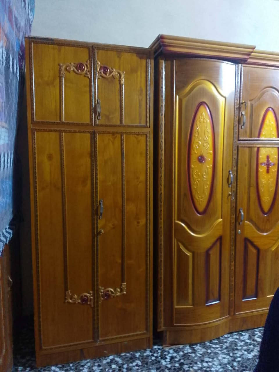 السلام عليكم غرفة اخشاب للبيع غرفة نضيفة وكاملة ماناقصها شي والشراي يدلل للاتصال ***********
