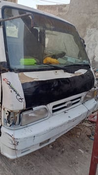 عمي السلام عليكم كيه ابنكواكير اومكينه  خير من الله السياره كوم حديد ا...