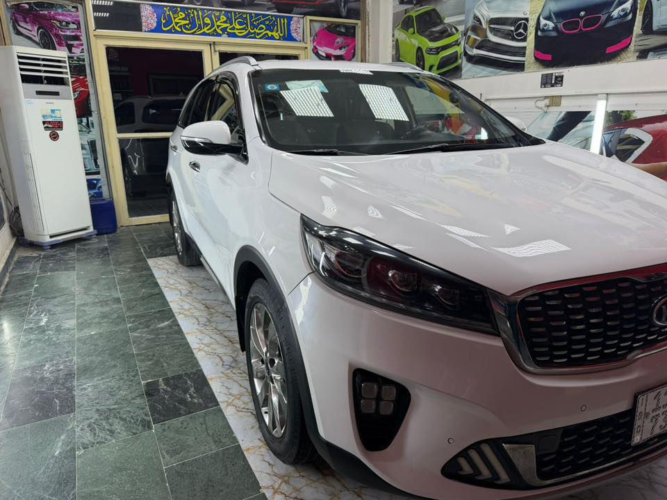 السلام عليكم
سيارة نوع سورنتو خليجي موديل 2020 رقم بغداد بأسمي 
فول موصفات عده البنراما سياره 6 اسلندر سبعة راكب 3 قطع تبريد مري شفط جنطه كهربائي  كامرة حساسات  شاشة كبيرة كشنات جلد شحن واير ليس السياره كفالة عامة من ضربة وصبغ وتبديل 
السيارة جديدة ماشية 108
كير مكينه حداديو تبريد كفالة عامة السعر 260 وبيها مجال
العنوان محافظة واسط
رقم الهاتف  ***********
***********
