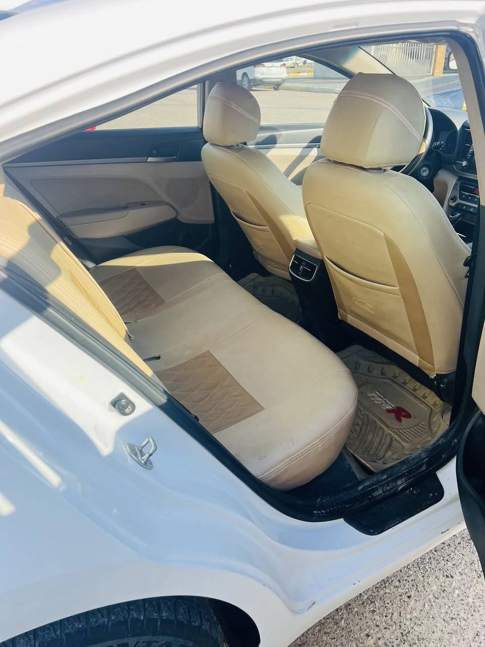 السلام عليكم
النترا 2017 خليجي

محرك 2000 شركة

 فول موصفات ماعدة البصمه

 مكفولة من صبغ وتبديل 

سونار موجود

 سياره رقم واسط بأسمي

سيارة ما متعوبه مال جناية/

(سعر 155)

وبيها مجال زين
الاستفسار الرقم ***********
