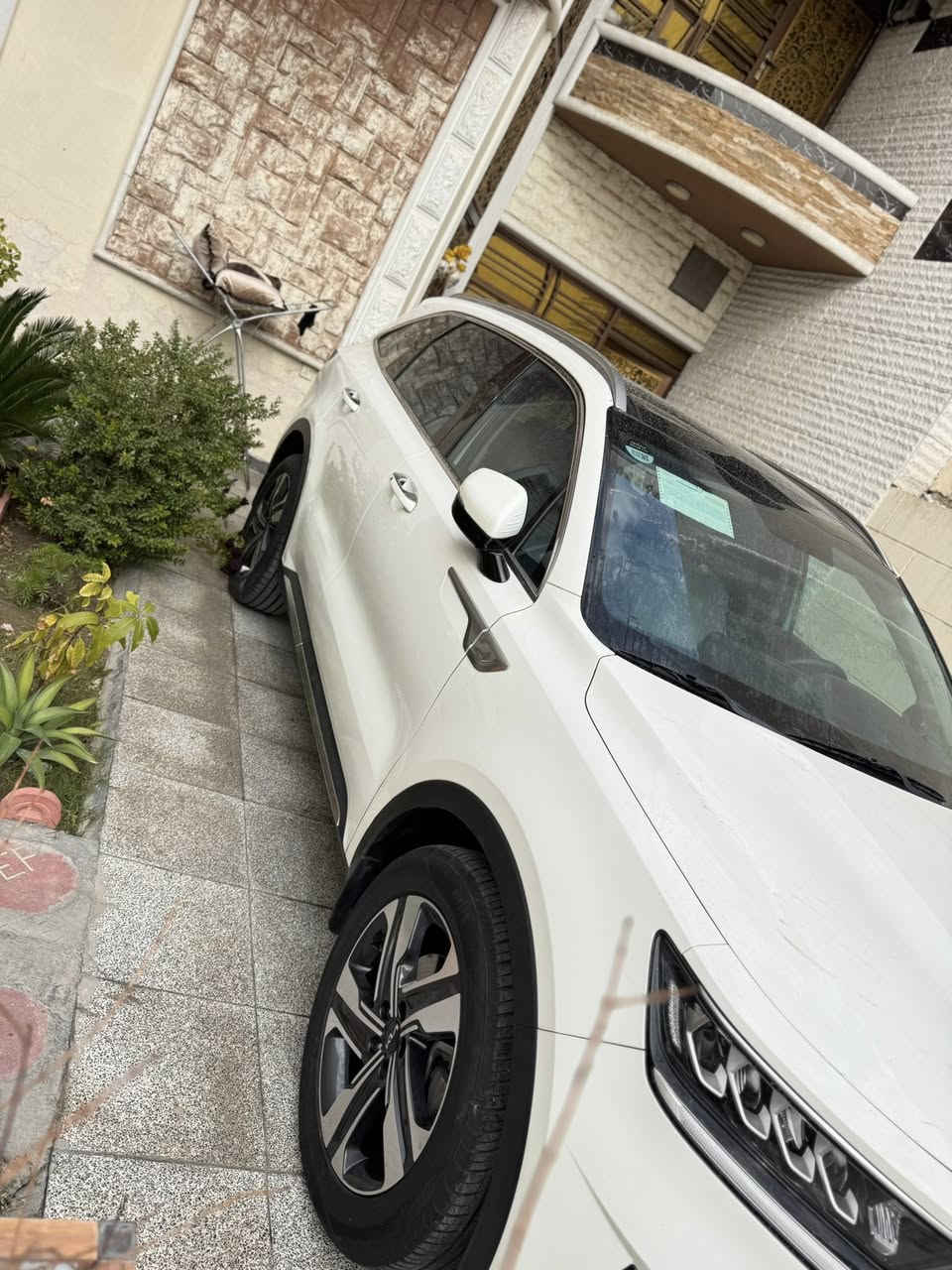 كيا سورنتو  2022 خليجي فول مواصفات مغلفه PPF حمايه السياره مكفوله من الصبغ والتبديل بيها بارد مكانين صغار كلش 

محرك 6سلندر 

ماشيه 47 الف كيلو 

السعرر 282$$بيها مجال للشراي 

للاستفسار اتصل *********** بغداد الاطباء
