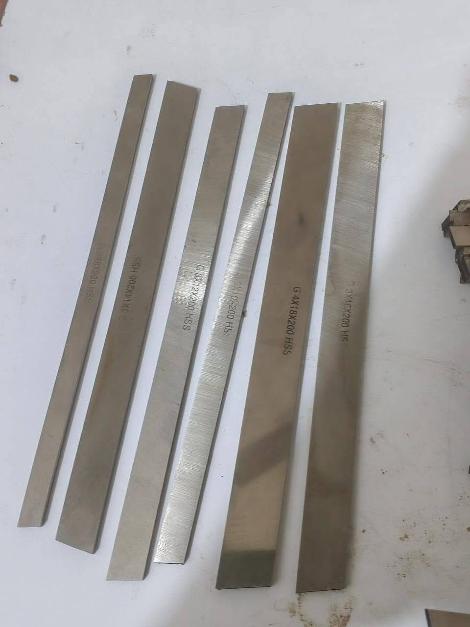 شفرات قطع Hss متعدده القياسات
قياس  8*10*12*14*16*18
قياس( 8*10) سعر 3 قطع ب 10الاف دينار
قياس (12*14*16*18) سعر القطعه 5000 دينار 
يوجد توصيل كافه المحافظات ***********
