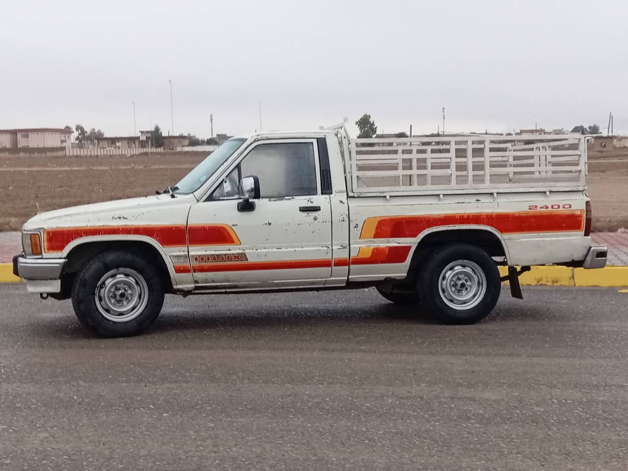 السلام عليكم بيكم للبيع 1988 مقفوله كفاله عامه مكينه كروسيدا سنويه لحد 30 كابون بنزينا كلها على وضع الشركه السعر 63 رقم الهاتف *********** العنوان كركوك
