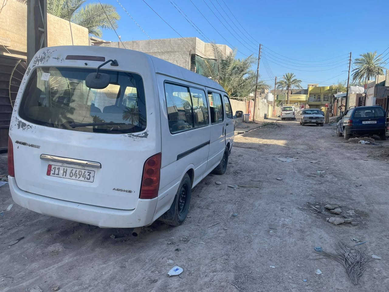 سلام عليكم جنبي للبيع السيارة نضيفة وخير من الله مناقصها اي شي كبل لشارع كير ومكينة شرط ضمان 
‏بيها الدعمة البصورة ومرجعة بارد السيارة حرة ممطلوبة
‏بيها مكينة 6 سلندر تحويل ثاني يوم رقم بغداد 
‏السعر 72 وبيها مجال 
‏
‏للتواصل : ***********
‏
