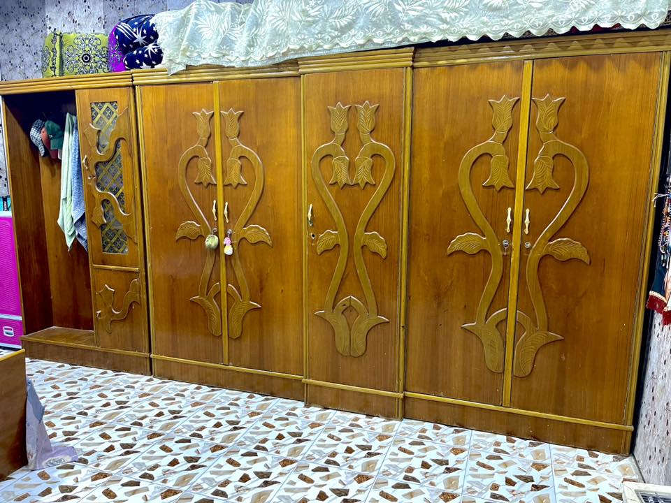 السلام عليكم غرفه للبيع نجاره يدويه نضيفه كلش 
المكان نجف ـ قريه الغدير 
رقمي***********اثير 
***********اسيا
السعر550وبيه مجال بسيط
