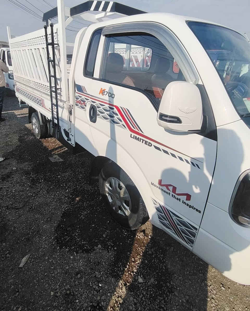 السلام عليكم.                                                                 كيا حمل للبيع /موديل 22 /السياره كفاله عامه /ماشيه 71 /رقم بغداد /شرط تحويل ثاني يوم /محجر جديد /سنويه جديده لل 27 /دوشمه جديدة.                                          ***********
