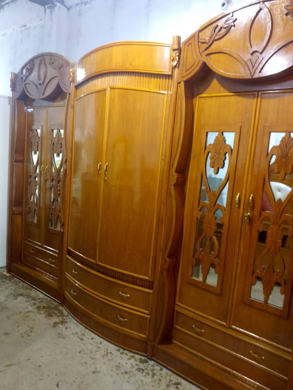 السلام عليكم غرفة سته طابقين نجاره نضافه فول العنوان حله شارع ابو القاسم الرقم *********** واتس
