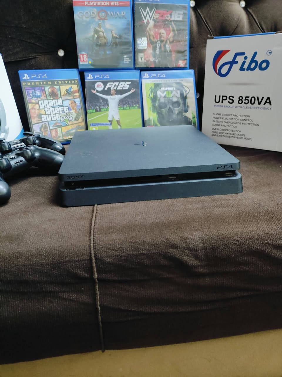 للبيع PlayStation 4 Slim سعة 1 تيرا بحالة ممتازة ✨

المحتويات: جهاز PS4 Slim 1TB 
🎮 جوستك عدد 2
 🎧 سماعة رأس Dobe Stereo Headphone 
🔋 جهاز UPS Fibo 850VA 
 💿 لعبة GTA V Premium Edition 
 💿 لعبة EA Sports FC 25 
💿 لعبة Call of Duty Modern Warfare II
 💿 لعبة God of War
💿 لعبة WWE 2K16
 🔌 جميع الأسلاك والملحقات

الجهاز نظيف وشغال بصورة ممتازة ومحدث لآخر إصدار. مناسب للألعاب الفردية والزوجية والأونلاين.

السعر مع جميع الملحقات 450
فقط بلي وجوستك 2 والالعاب 350
فقط بلي وجوستك واحد 300

السعر غير قابل للتفاوض

مكاني بغداد تاجي واكو توصيل  ***********
