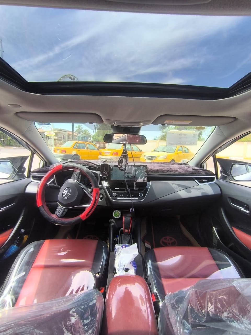 سلام عليكم
كورلا موديل 24هايبرد 

السياره شكل الأمريكي 

السياره فول 

كرسي السايق كهرباء 

بصمه 

فتحه 

قطعتين تبريد 

الداخل أحمر 

السيارة ماشيه 52كيلو

رقم بغداد 

والباقي المواصفات معروفه 

السعر 150وبيه مجال 

التفاصيل اكثر اتصال 

***********
