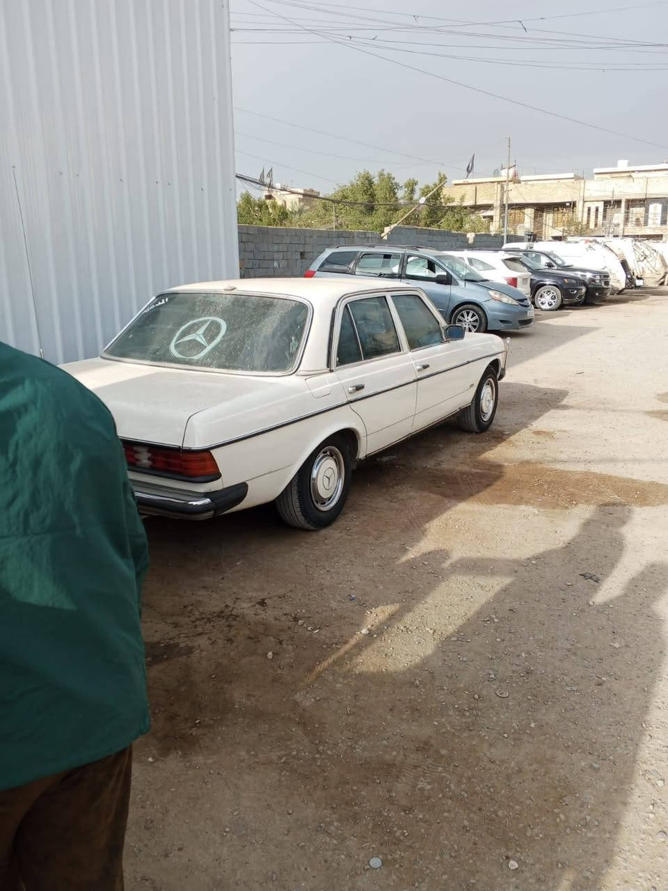 سلام عليكم مارسدس موديل 82معمر كلة جديد صبغ عام للجمالية تخم تاير جديدغرفتهة وضع شركة  محرك4سلندر كابريتر كير وتو  تحويل ثاني يوم  سعر 55 قفل لمو شراي لي تصل***********
