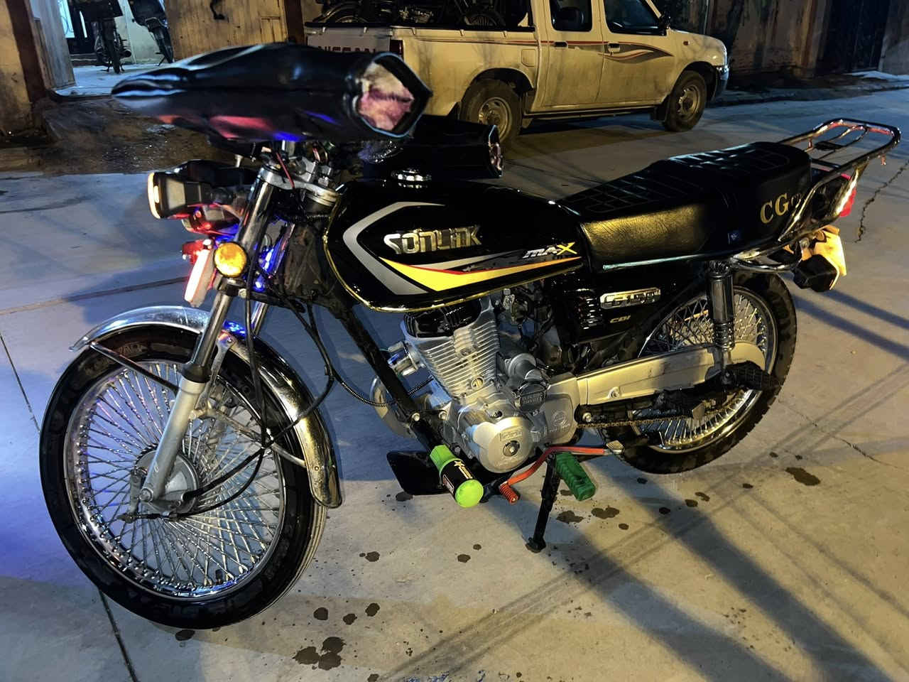 سلام عليكم دراجه لبيع دراجه مضبوط كامل شغال بشرت كير مكينه تايار جديد كهربايت يشتغل وي سويج ***********
