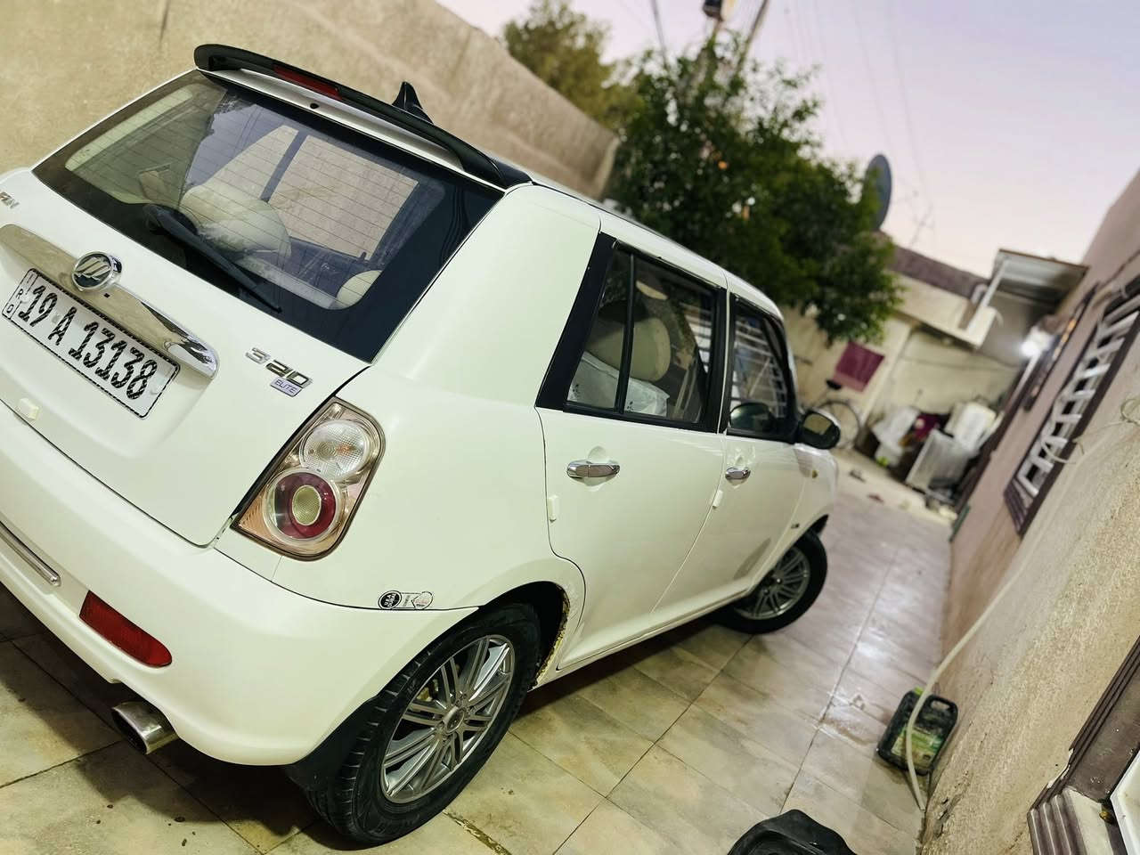 ليفان 320 كفاله عامه لا خياس ولا تعمير ماشيه ١٥٠ الف رقم كربلاء هزه وفحص جديد محرك وكير كفاله ما مفتوحات حداديه جديده ماكو اي نقص جاهزه للاخير سعر ٤٣ وبيها مجال قليل 
مكاني بابل 
***********
