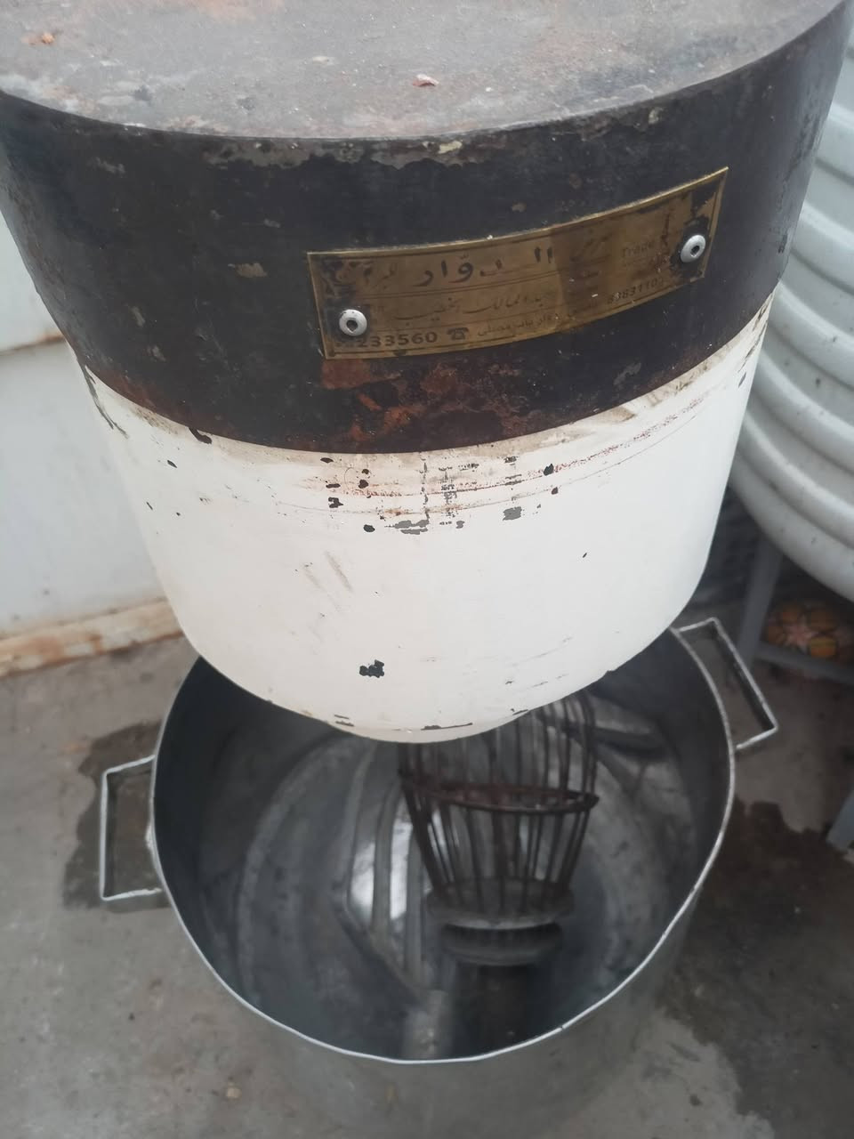 السلام عليكم خلاط سوري  شغال كامل 
مكانه بغداد الشعب 
سعره 500 الف
***********
