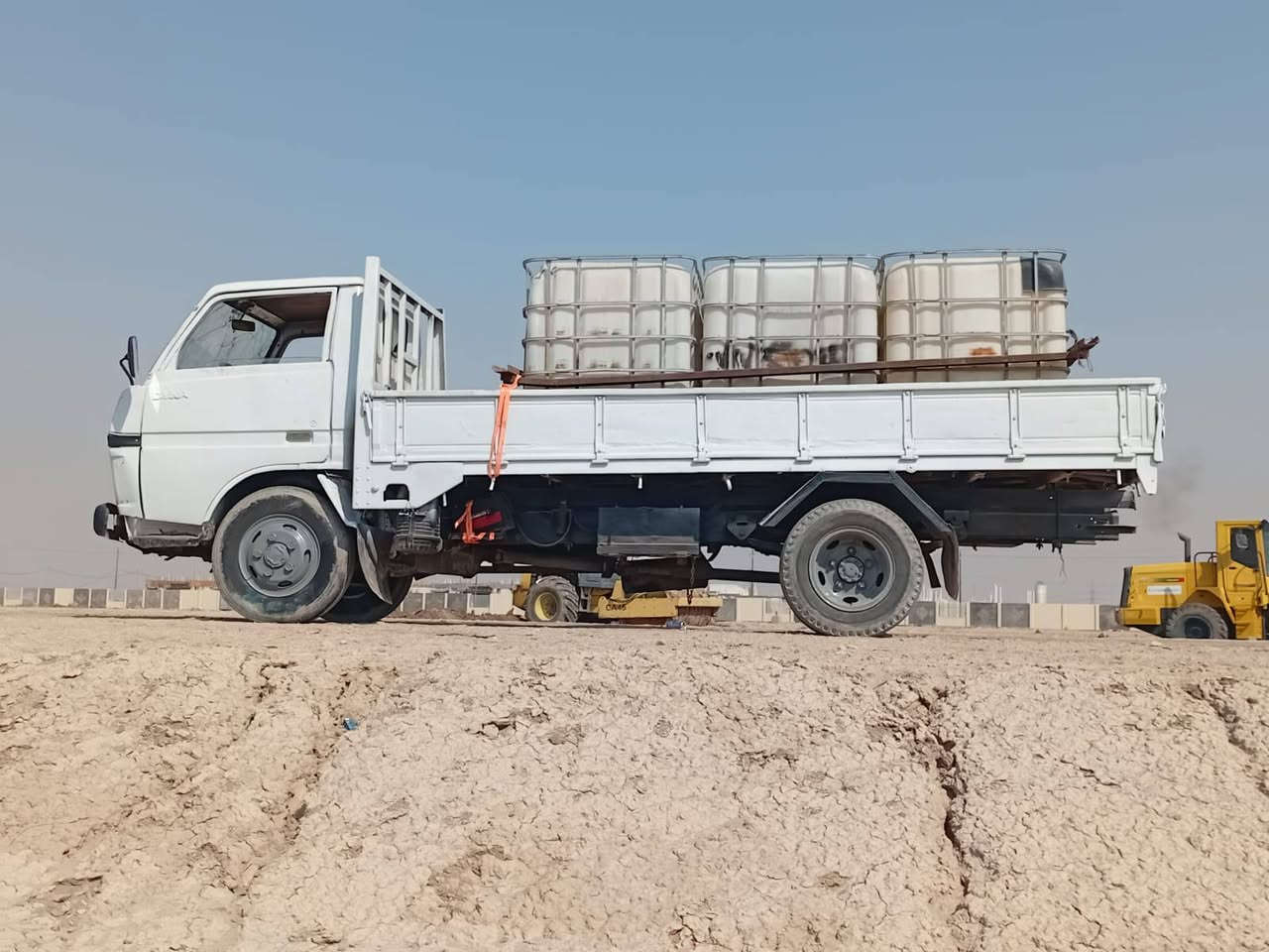 للبيع أو مراوس بسياره صالون او بيكم 
تيوتا داينه حمل طويله محرك وكير كيه 3000 كاز لاصرف ولا تبخير اكسل خفيف جديد رقم صلاح الدين صدامي مكانه البصره السعر 18 ورقه الشراي يتصل *********** .
