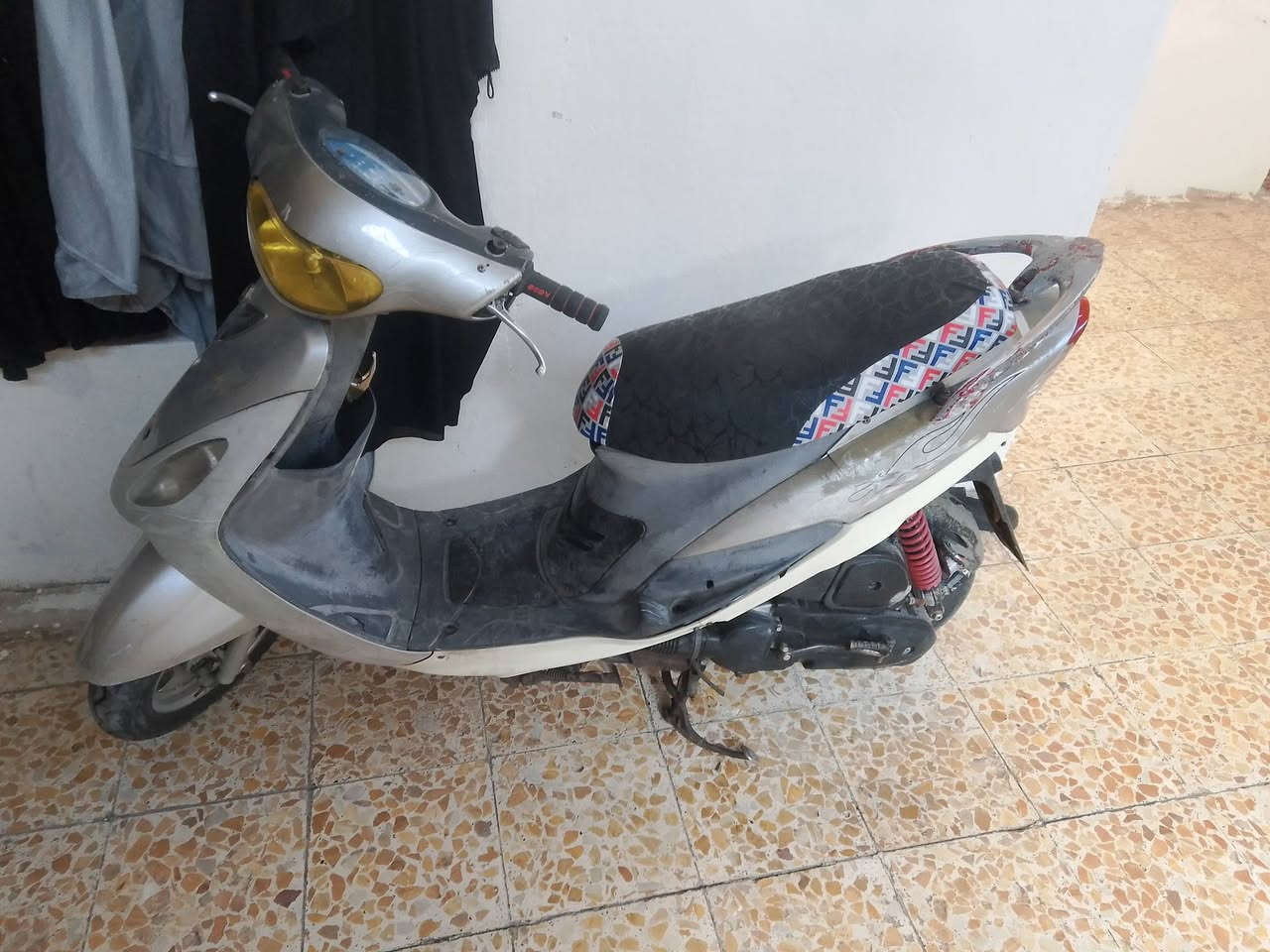 للبيع دراجة ماكس منغولي مكينة بلادي كفرات بلادي شغالة سلف وهندر كهربائيات شغالة الدشبول عاطل اوراقها كاملة السعر 450 ‏الرقم ‪0772 475 8309‬‏
