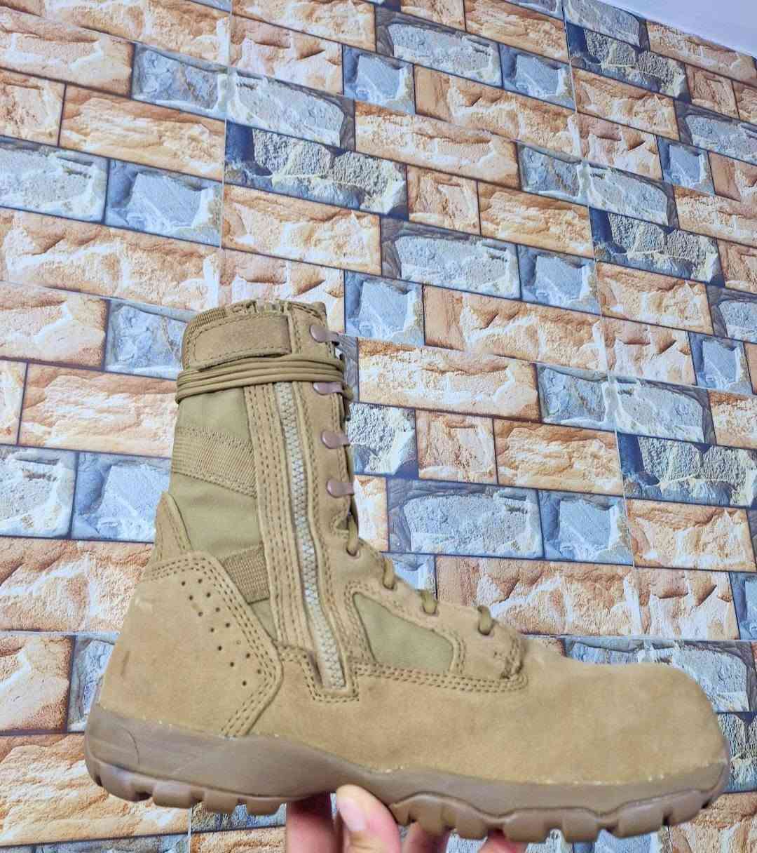 السلام عليكم .
#تكتكل باله جديد غير مستخدم   
#سيفتي  حديده اماميه خفيف سحاب جانبي 
  
القياس...  43 

رقم الهاتف ***********  
 والشراي يتصل   ويوجد توصيل كافه انحاء العراق
