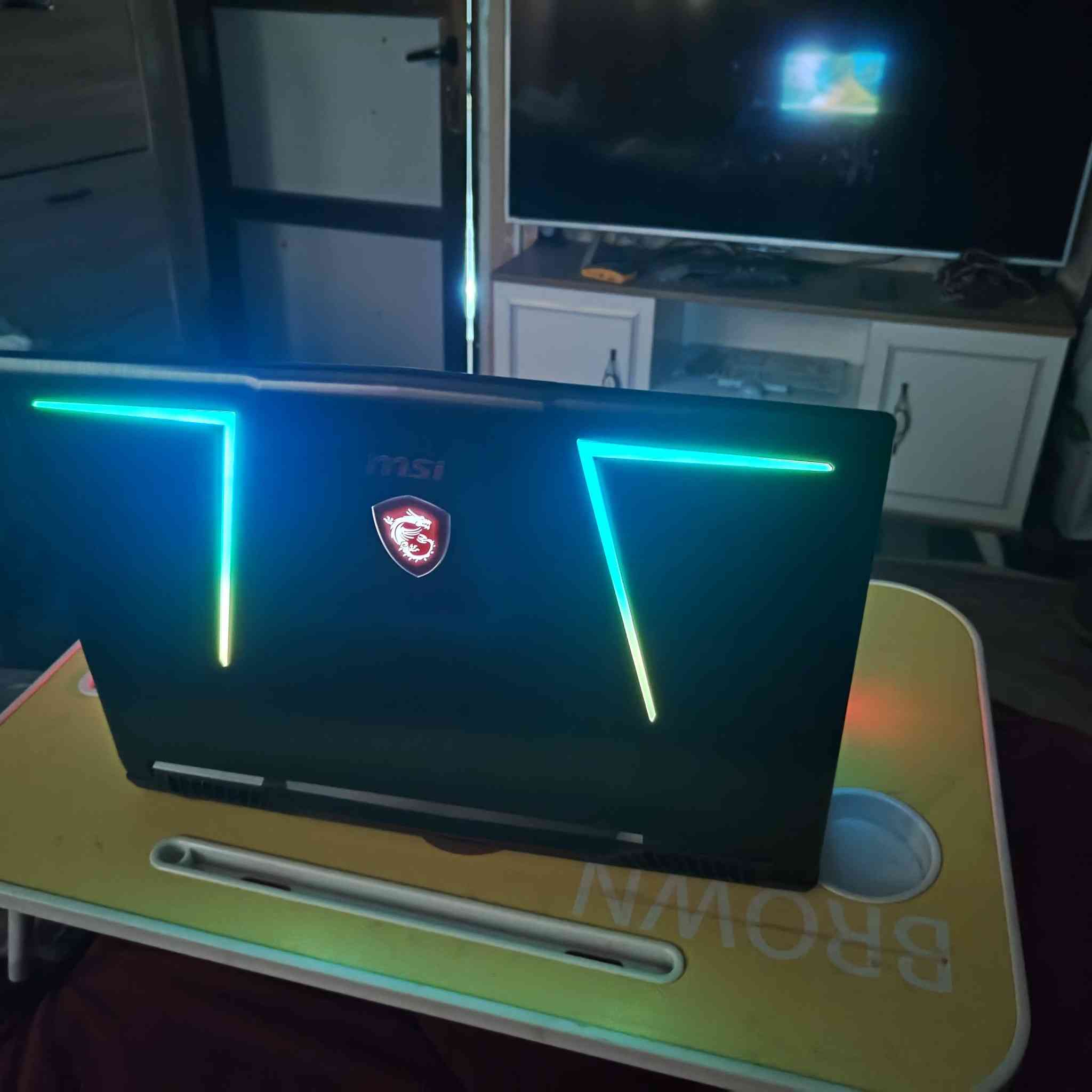 السلام عليكم
MSI Raider RGB 8RE
VGA:- GTX 1060 6GB GDDR5
CPU :- inter Core i7-8750
HDD:- SSD 1TB
RAM :- DDR 4 16 GB 
Screen 15.6 inch  FHD
Wind 11
نظيفة جدا 
Price :- 750000 dinar
Place :- Baghdad


**إذا كنت صاحب هذا الإعلان وتريد حذفه لأي سبب، رجاءا أرسل رسالة إلى الدعم الفني**