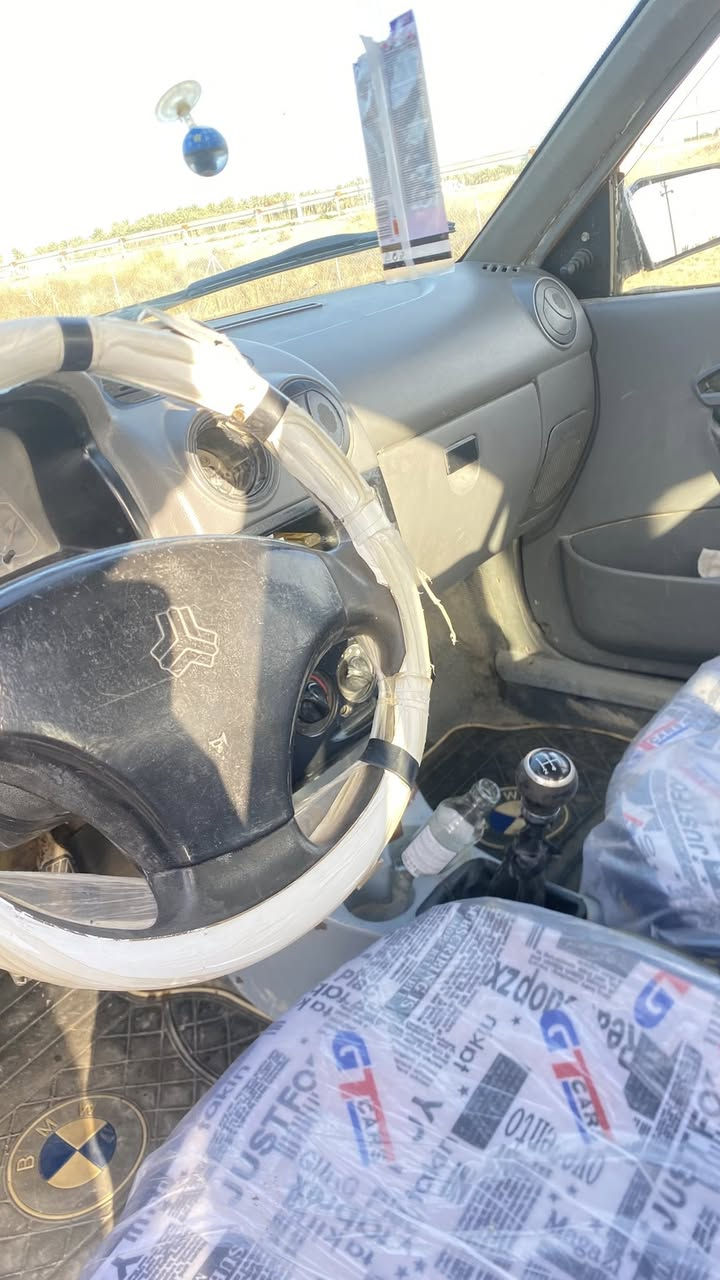 سلام عليكم سايبه للبيع موديل 2011 رقم الماني سنويه لل2027 راعيه ماوصله سياره حداديه كير مكينه كفاله المكينه جفتته تجفيت كامل ونقصه جاملغ شوفت عينك وشيال مال بنيد الغرفه تخبل ونضيفه السياره خير من الله المكان بابل حمزه الغربي قرب الدولي السعر 16 وبيه مجال حك الجيه رقم الهاتف ***********
