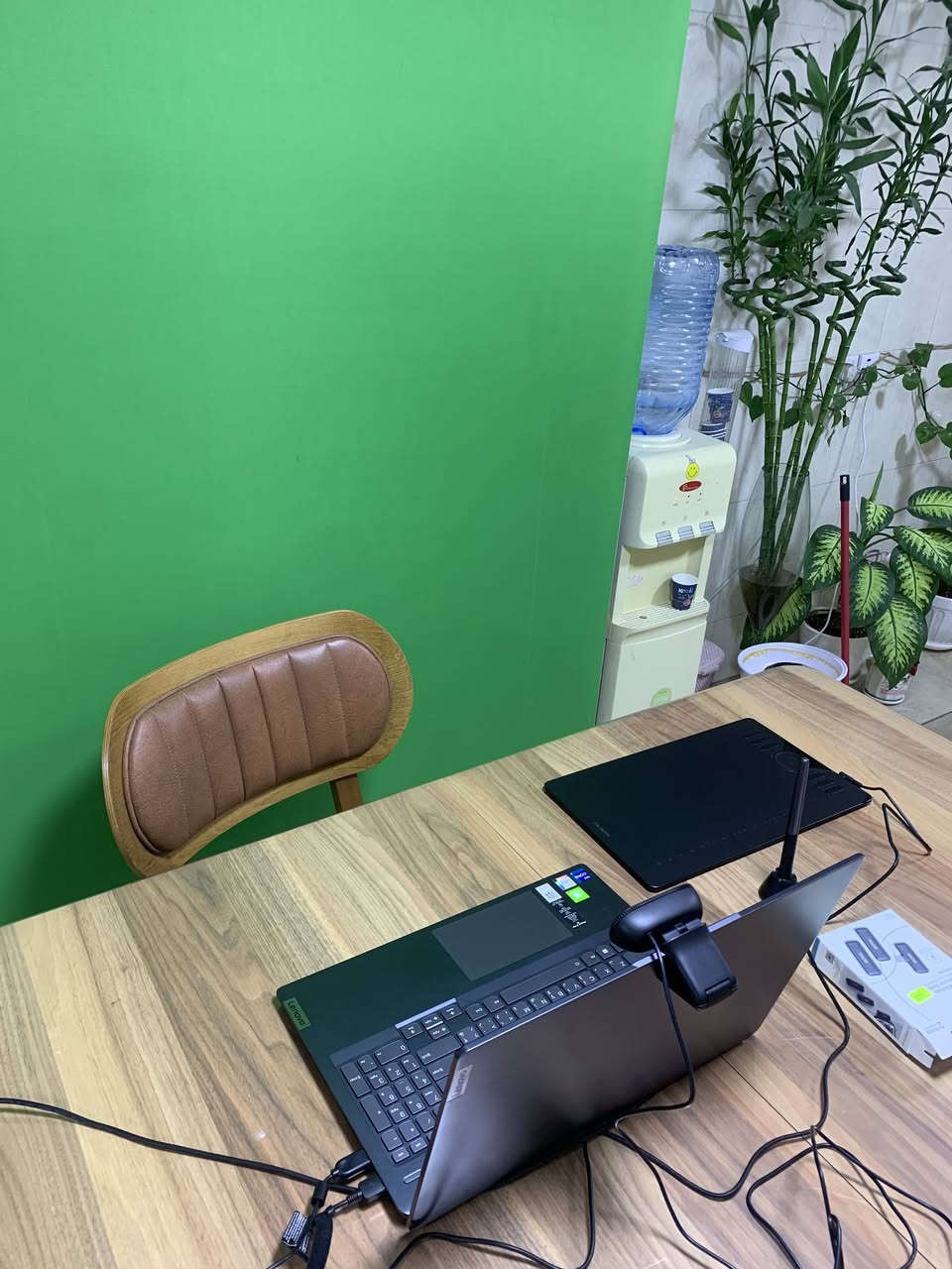 عندي كروما للبيع مستخدمة مرة أو مرتين وما احتاجيتها 
للي تفيده
اشتريتها من شركة الأفراح لمستلزمات التصوير في الباب الشرقي 
مكاني بغداد/ المنصور
ابيعها 150 الف 
سعرها بالشركة 185 الف


**إذا كنت صاحب هذا الإعلان وتريد حذفه لأي سبب، رجاءا أرسل رسالة إلى الدعم الفني**