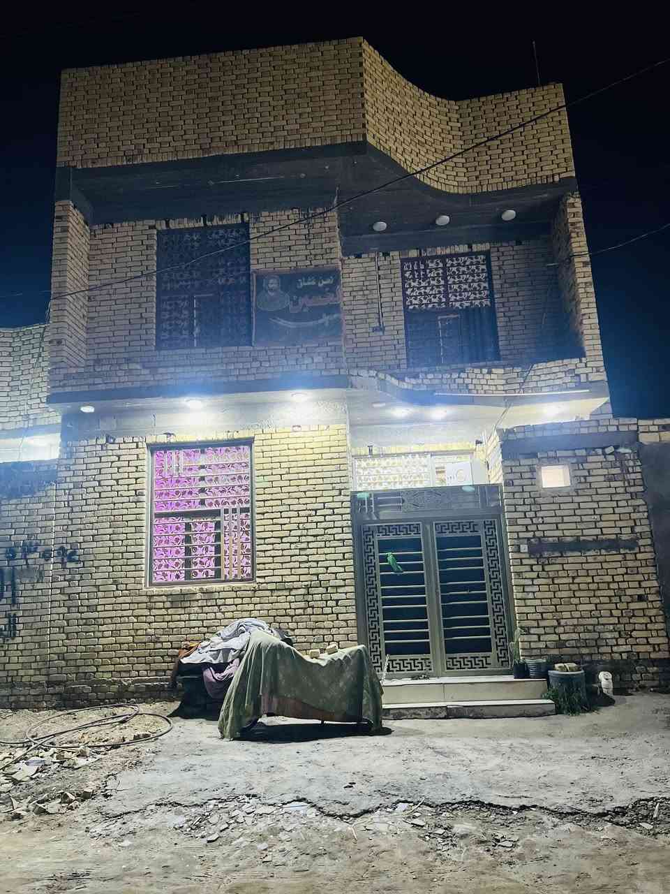 سلام عليكم
بيت زراعي مساحه 105بسديناويه بحي الرحمن يحتوي ع استقبال ومطبخ وغرفتين وصحيات وطابق ثاني ثلث غرف بيت جديد مع توفر خدمات شراي تفضل خاص وتدلل ***********
