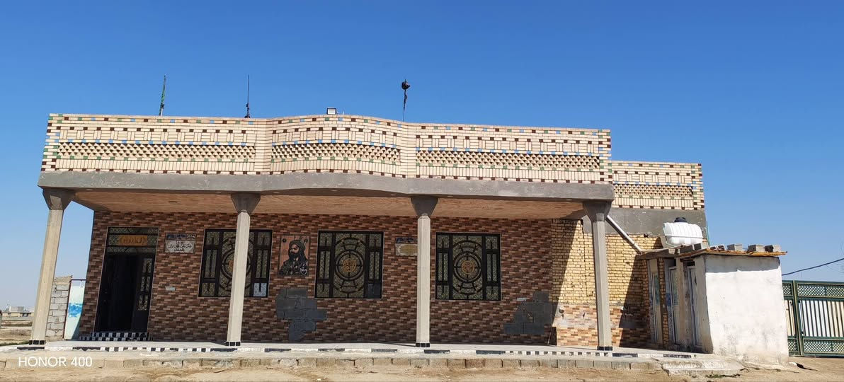 السلام عليكم بيت على الحولي النعمانيه مساحه  300متر طابقين مع دونمين ونص وجه على الشارع للاتصال ***********----***********
