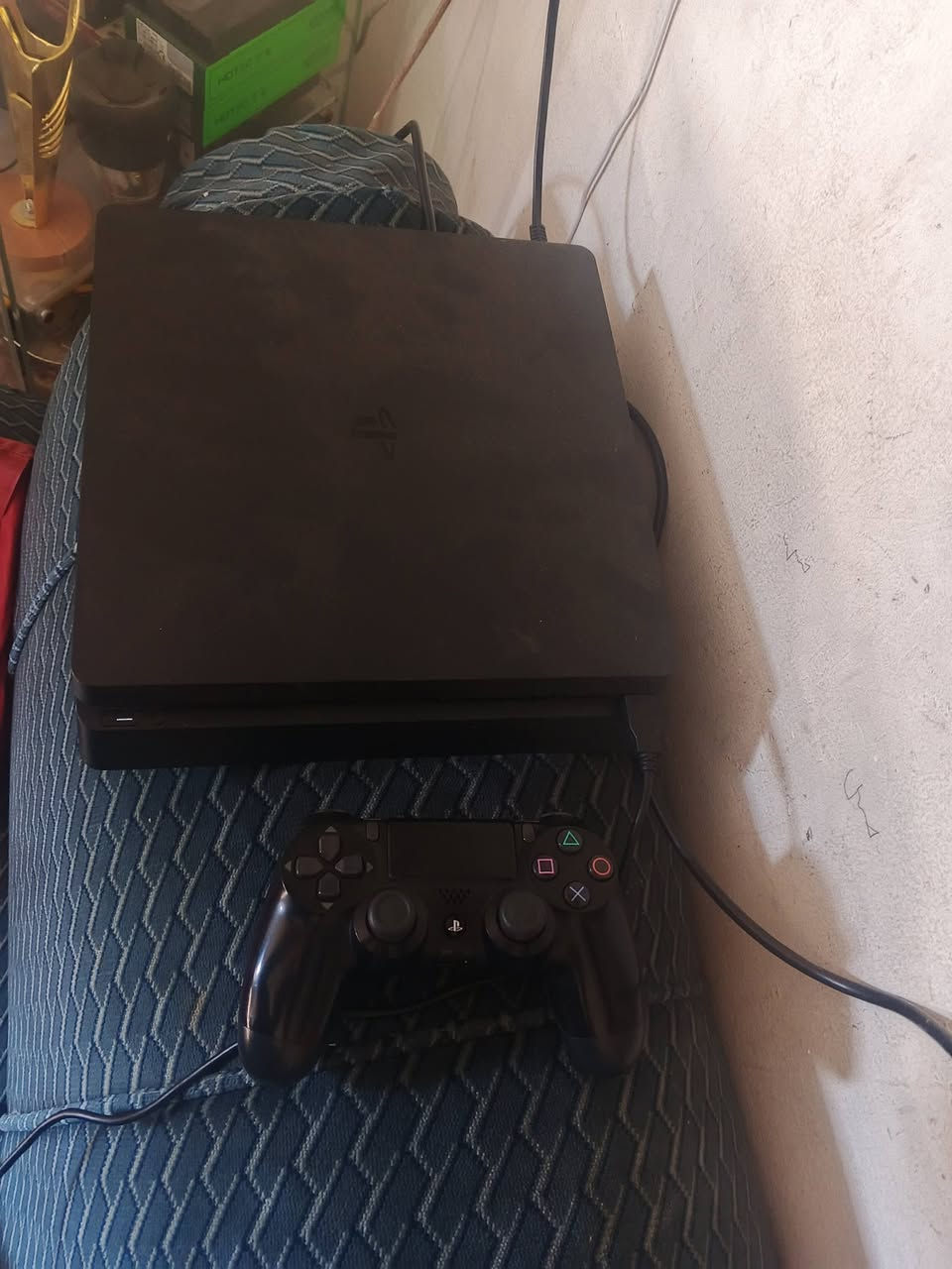 سلام عليكم بلي 4 سلم لوك ستيكر ما مفتوح اخو الجديد ذاكره 500 كيكه ويا يدات 2 مكاني بغداد العاب السيديه السعر 205 وبي مجال *********** الاتصال واتساب
