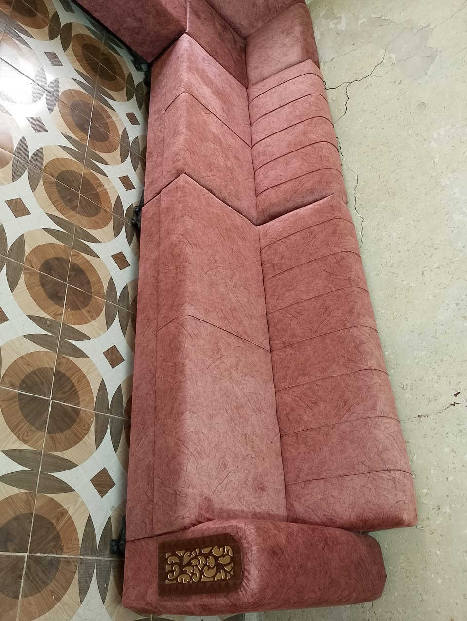 ديوان للبيع نضيف جدا بدون اي ضرر غير مستخدم 270 بي مجال بصيط مكان بغداد الحرية موجود توصيل بكروة رقم ***********
