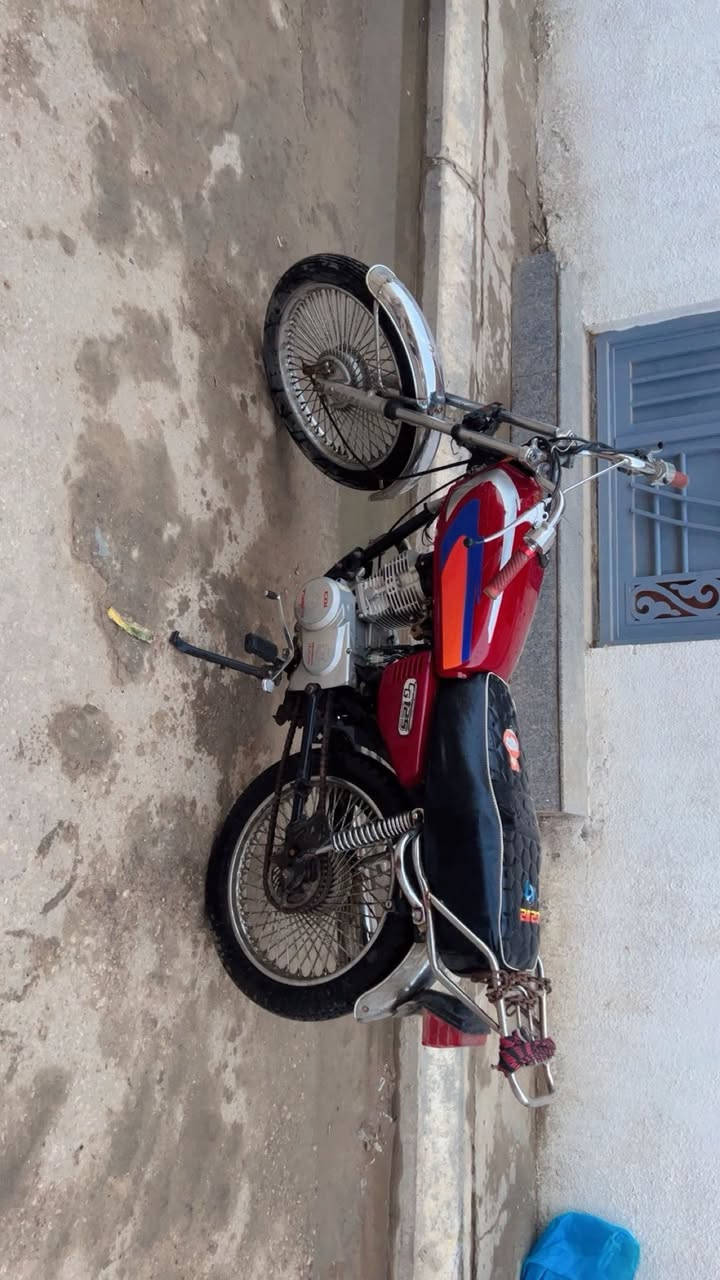 يالله السلام عليكم. اربع كير مديل 21. السعر 300. مكينه نضيفه. كلشي مابيها جاهزه. دراجه. بيها مجال. للاتصال. ***********. مكان. باب بغداد.
