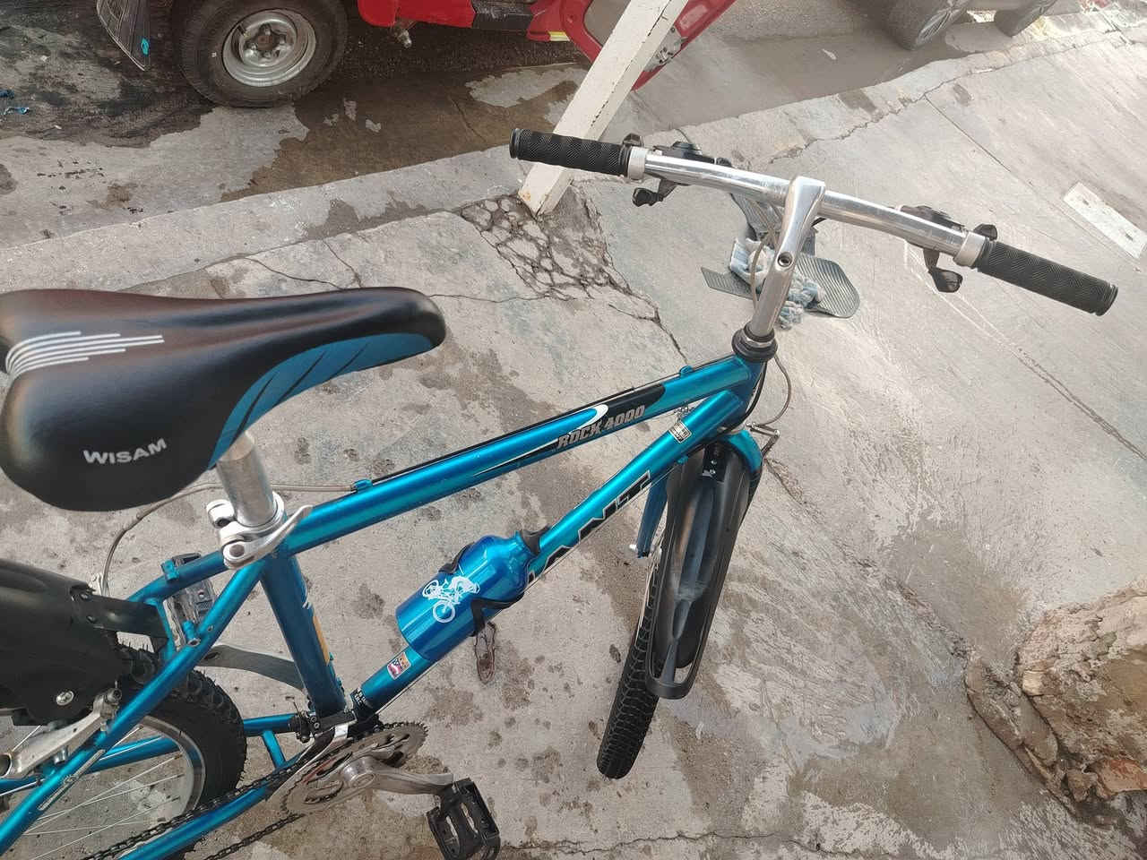 السلام عليكم ورحمة الله وبركاتة 
بايسكل GIANT
حجم 26
3كير امامي 
7كير خلفي 
اكيد وكير مكينه شيمانو (SHIMANO)


**إذا كنت صاحب هذا الإعلان وتريد حذفه لأي سبب، رجاءا أرسل رسالة إلى الدعم الفني**