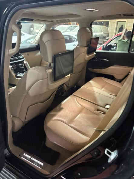 لاندكروز 2022. VX  Twin Turbo
وكالة سردار.. ماشية ٣٣ الف
سنويه جديده مكفوله كفاله عامه  من الصبغ والشخط.. فول مواصفات
  
‎المواصفات
‎•ابل كار بلي و اندرويد اوتو
‎•فتحة سقف
‎•صندوق كهرباء
‎•7 راكب
‎•شاحن لاسلكي
‎•اوتو هولد
‎•التحذير من مغادره المسار والمساعده في الحفاظ على المسار
‎السياره دفع رباعي كاملة الحجم.
‎•بريك بصمة
3شاشات  
‎•مراقبة ضغط الاطارات
‎•3 اوضاع للقيادة
‎•مثبت سرعة
‎•ثلاجة
‎•حساسات امامي خلفي
عتبات أبواب أمامية وخلفية مضيئة 
‎•مقاعد كهرباء
‎وبعد السياره بيهة هوايه مواصفات 
‎السياره مكفوله كفاله عامة
رقم بغداد تحويل مباشر
رقم صاحب سيارة ***********
