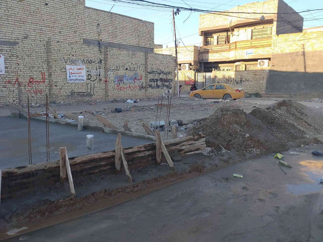 اسلام عليكم قطع اراضي للبيع عدد 3وحده 100متر ركن وحده 80مربع وحده 120رفت خدمات منطقه كامله مي مجاري كهرباء تبليط العنوان الرئاسة مال عبيدي شارع عشرين شارع الساده قرب مولده ابو مهدي عل شارع للستفسار التصال عل رقم ***********
