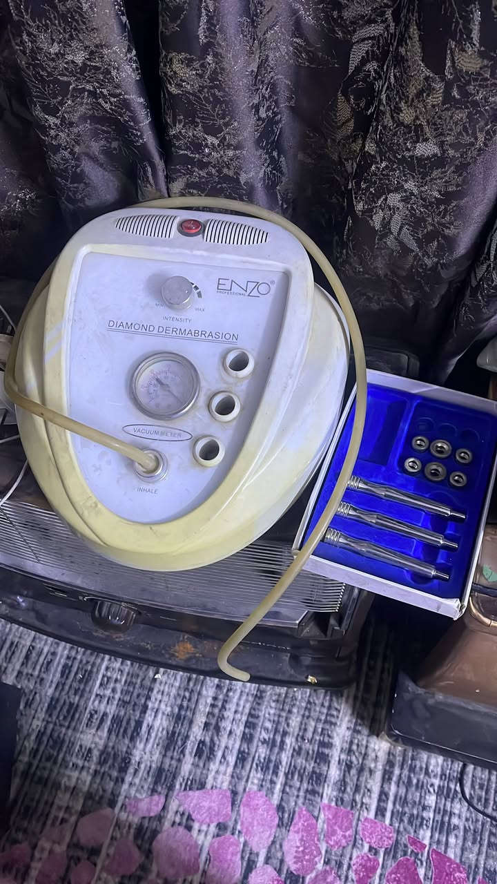 للبيع وبسعر مناسب بغداد المنصور الرقم ***********
